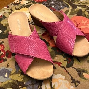Vionic pink leather sandals size 8